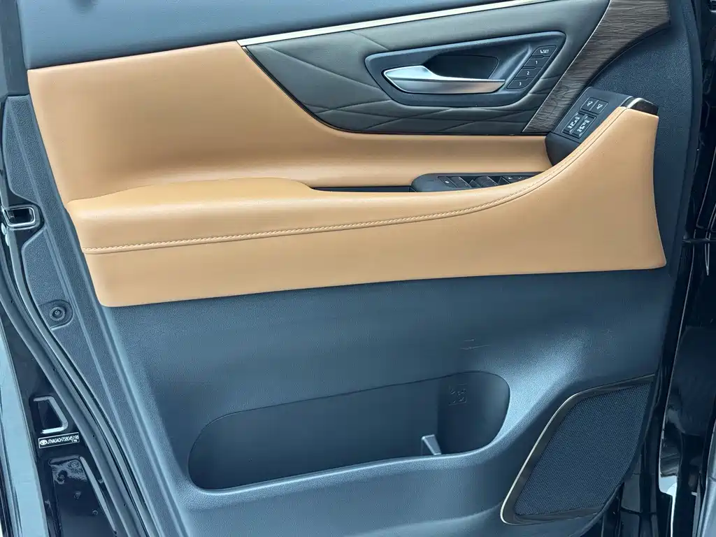 Toyota Vellfire — миниатюра 5