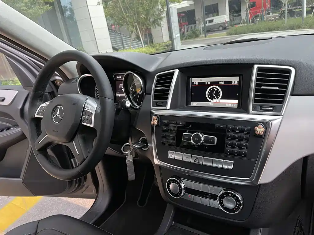 Mercedes-Benz M-Class — миниатюра 17