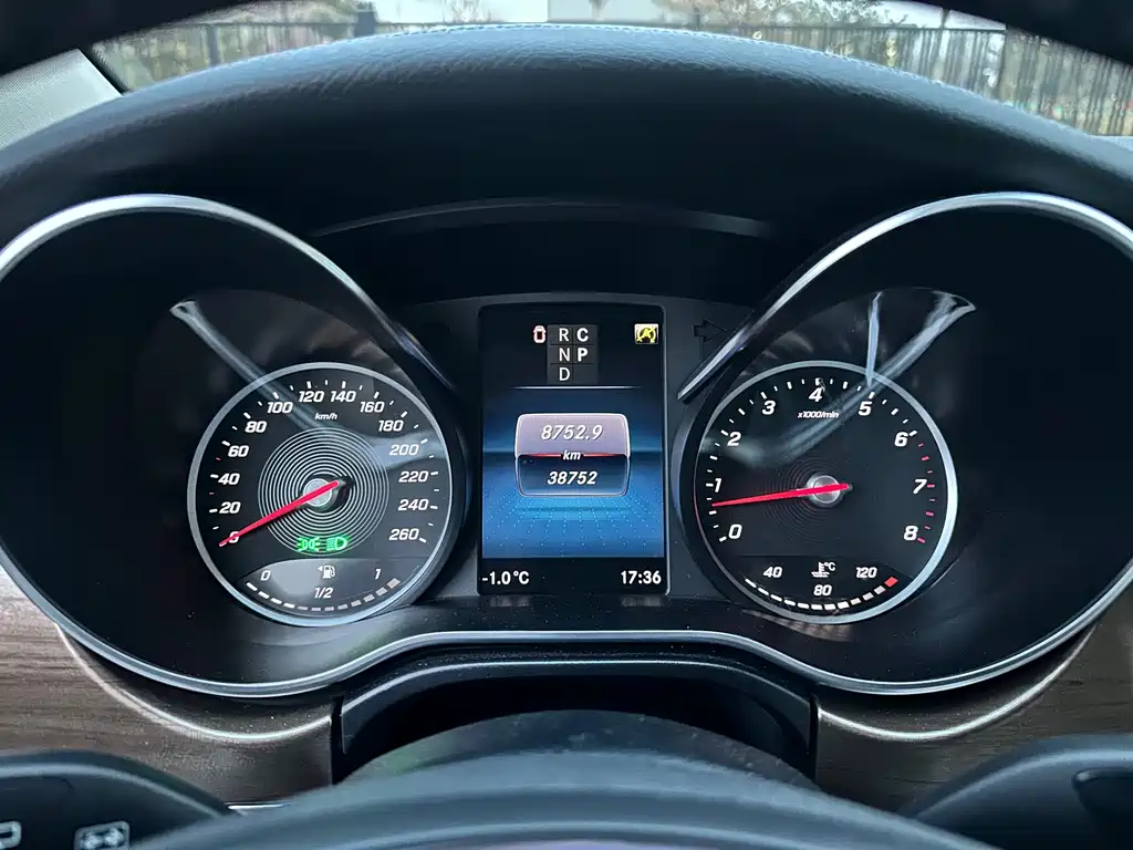 MERCEDES-BENZ V CLASS