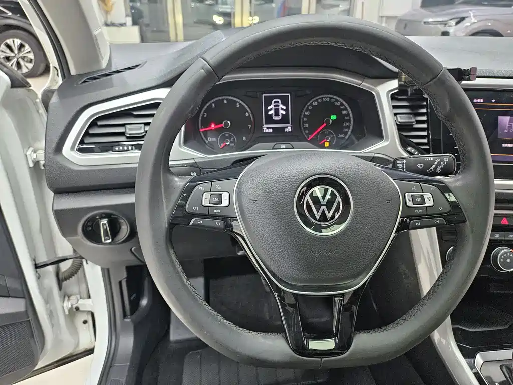 VOLKSWAGEN T ROC EXPLORING SONGS