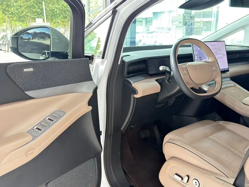 XPeng X9 — миниатюра 8