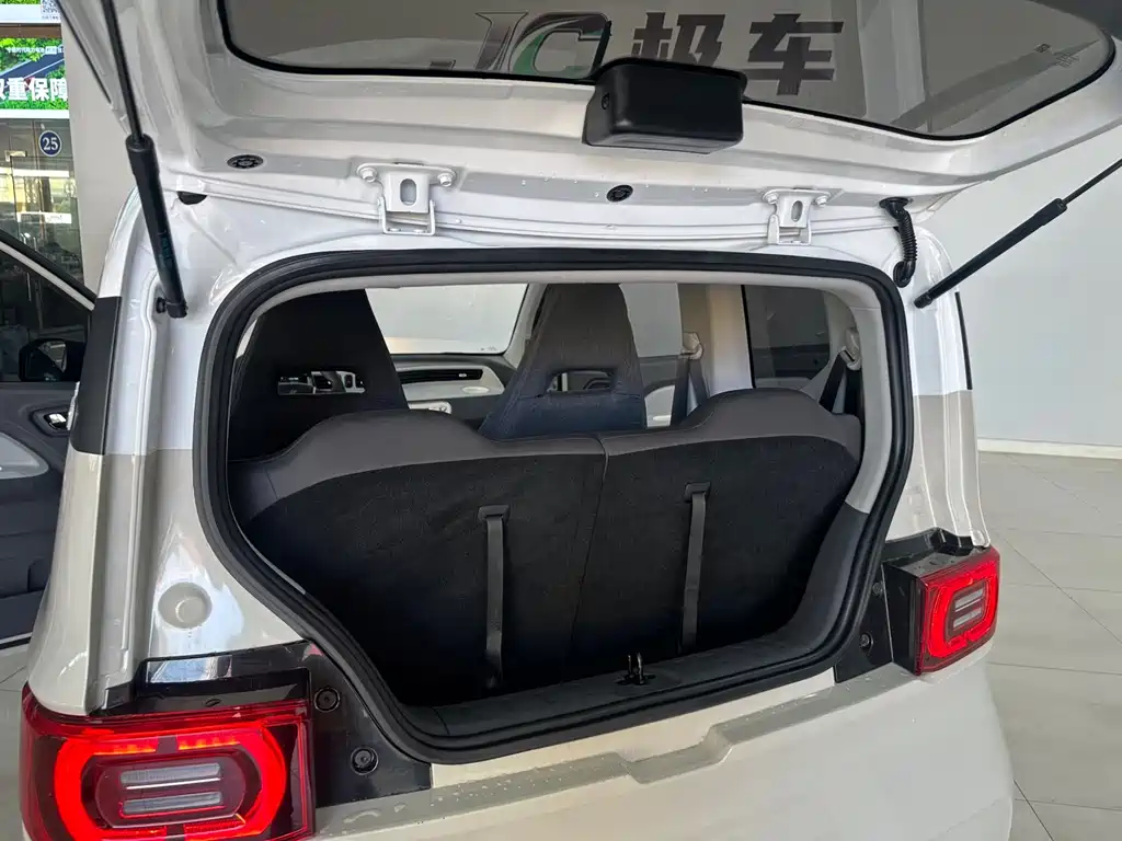 Wuling MINIEV — миниатюра 13