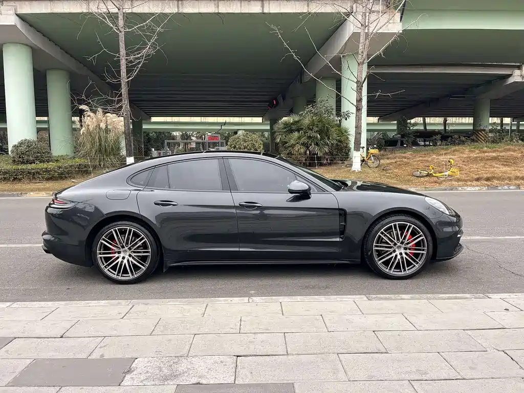 PORSCHE PANAMERA