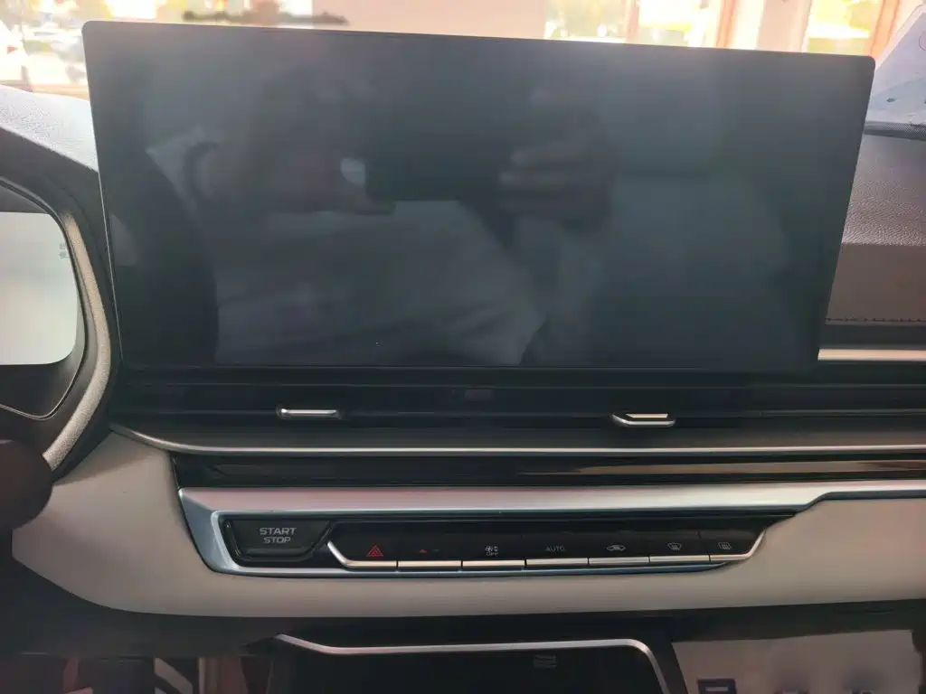 Geely Emgrand — миниатюра 3