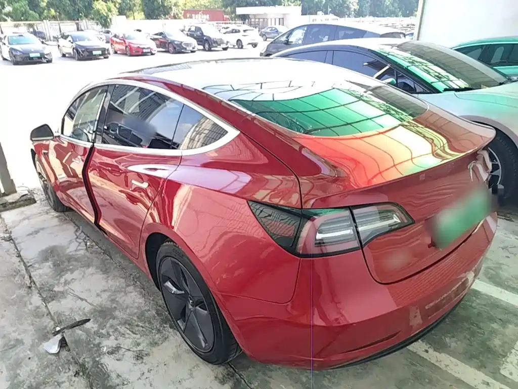 Tesla Model 3 — миниатюра 5