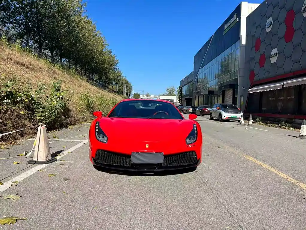 FERRARI 488