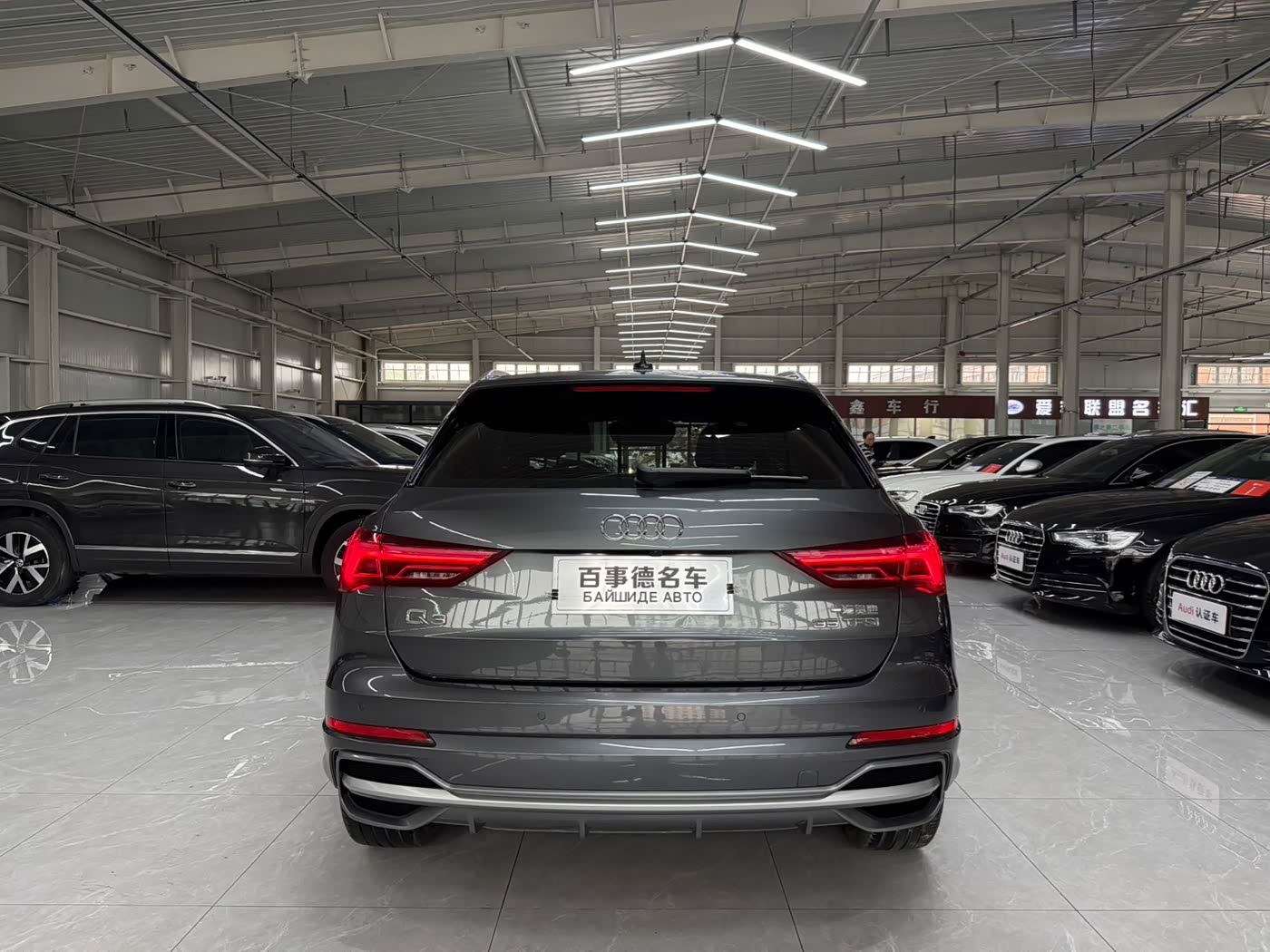 Audi Q3 1.4 л 2023 г. Серебристо-серый, пробег 32000 км