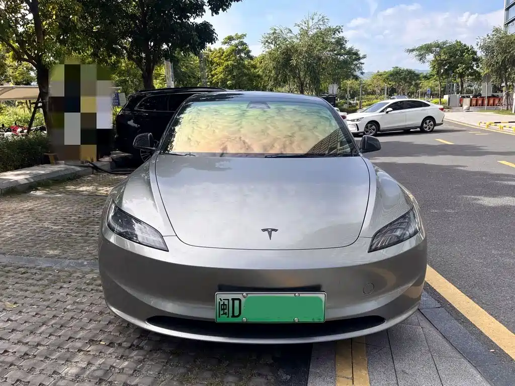 Tesla Model 3 — миниатюра 2