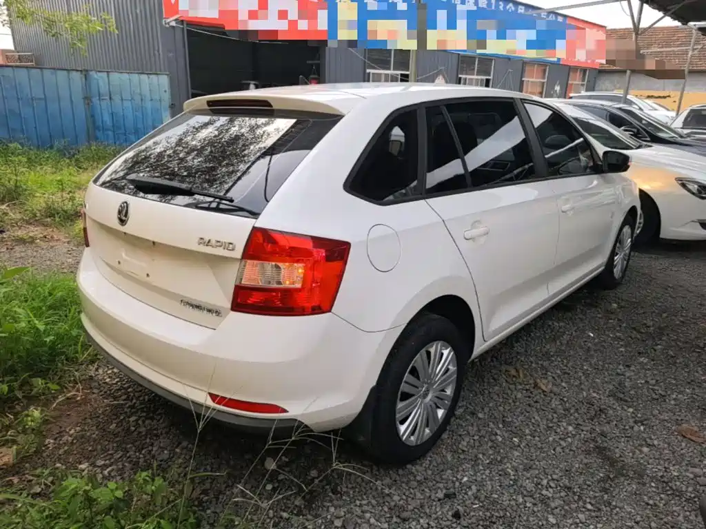 Skoda Rapid Spaceback — миниатюра 7