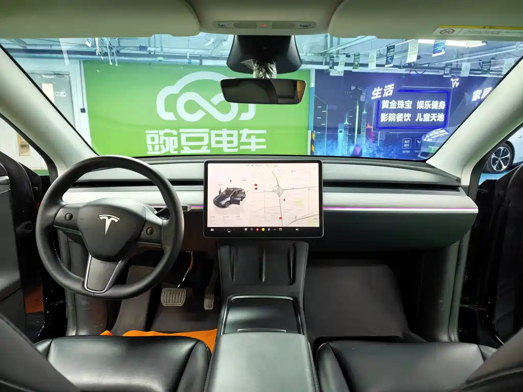 Tesla Model Y — миниатюра 9