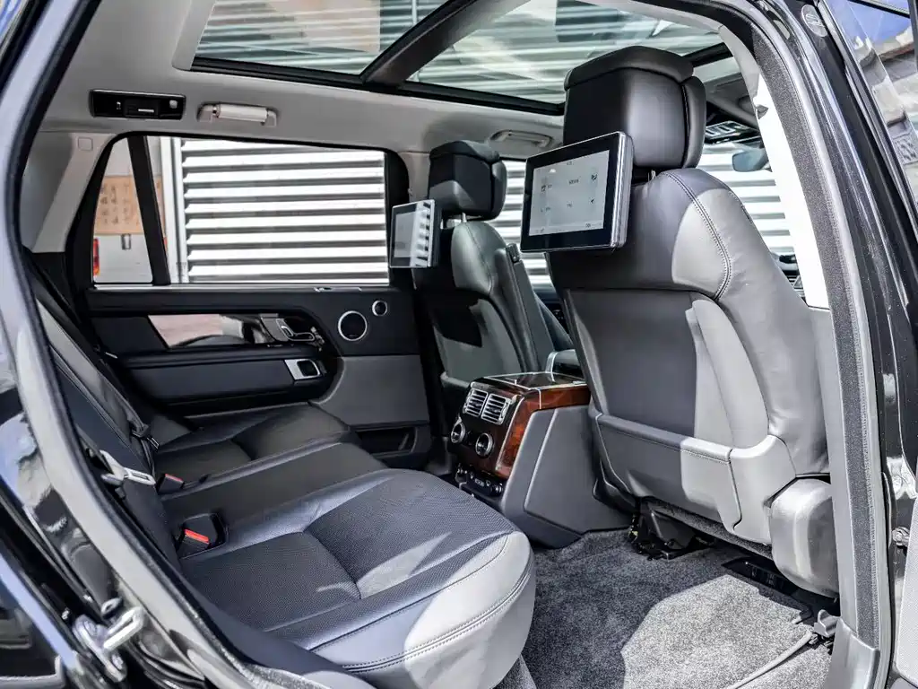 Land Rover Range Rover 2022 3.0 L6 400PS
