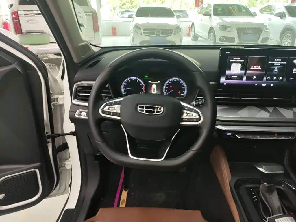Geely Vision X6 — миниатюра 11