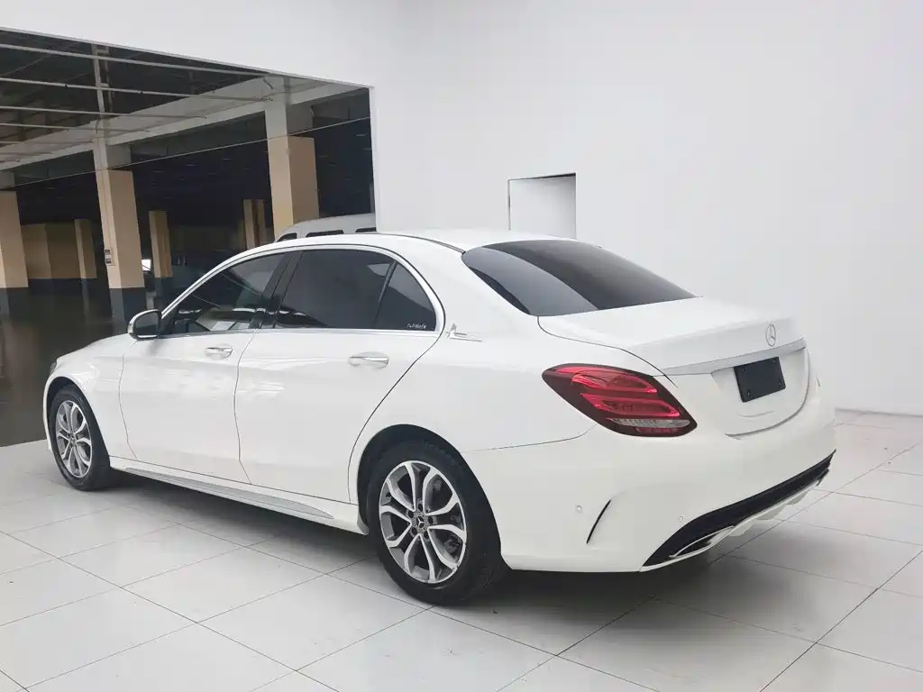 Mercedes-Benz C-Class — миниатюра 7
