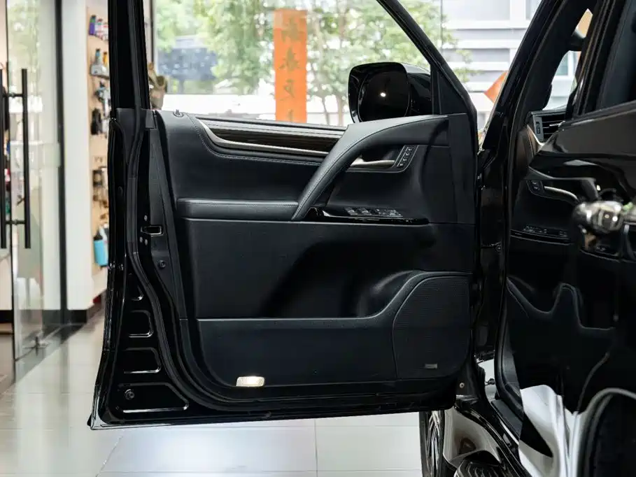 Lexus LX — миниатюра 11