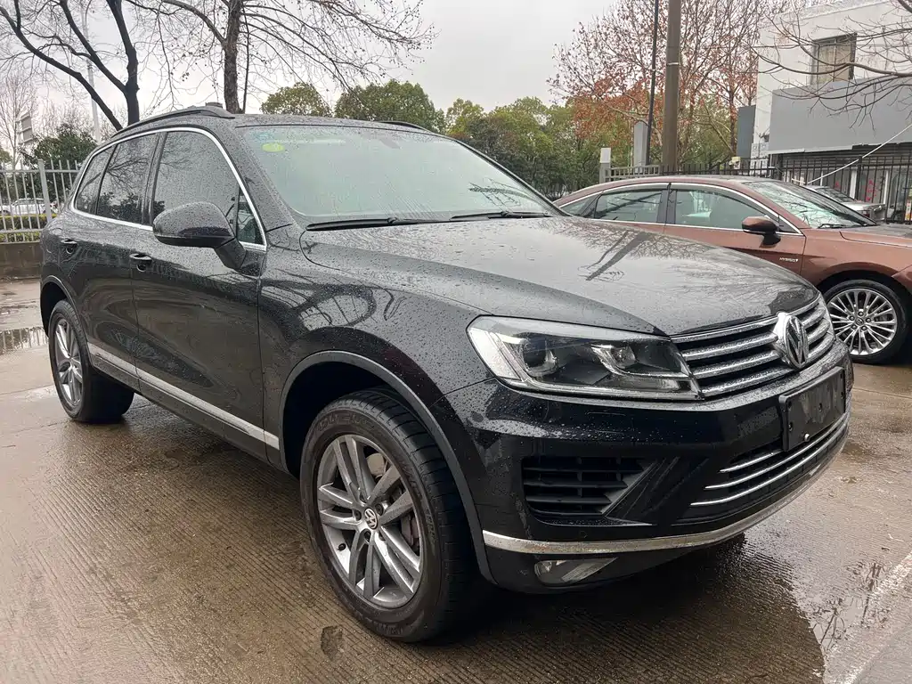 VOLKSWAGEN TOUAREG