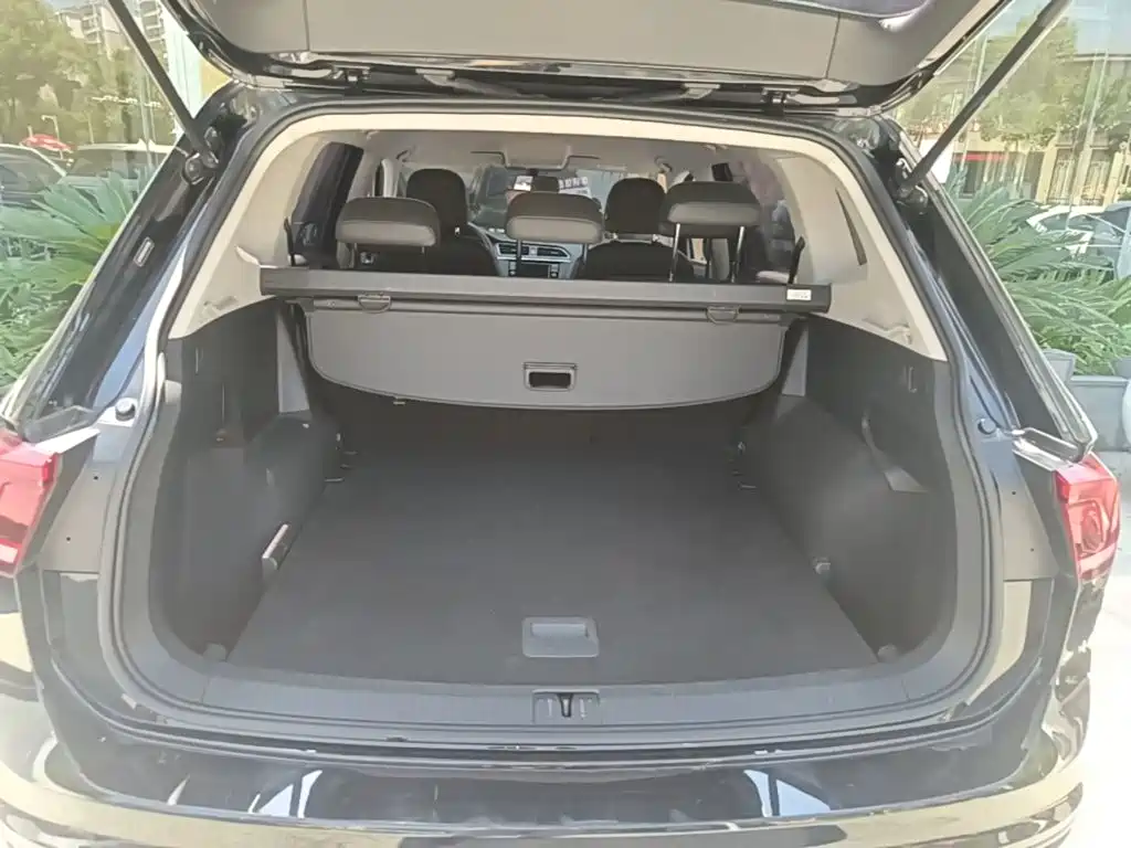 Volkswagen Tiguan L — миниатюра 19