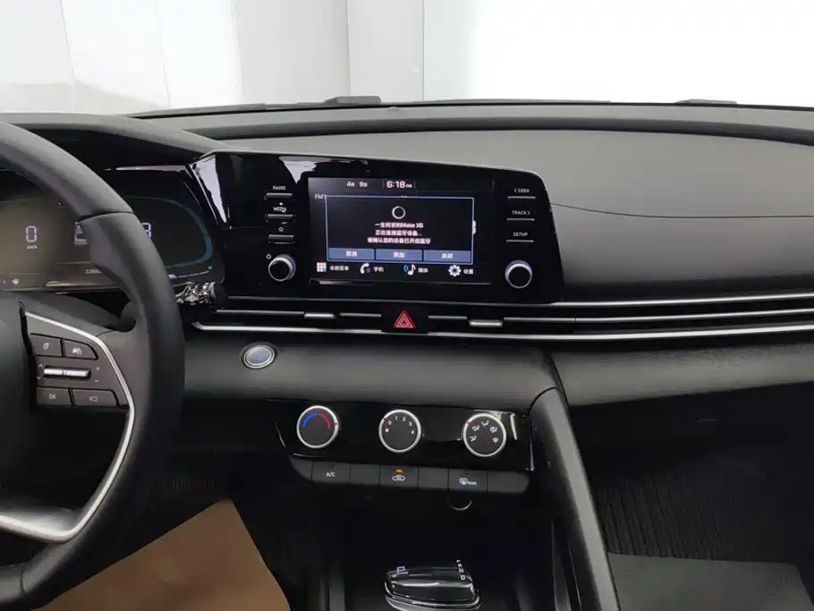 Hyundai Elantra — миниатюра 13