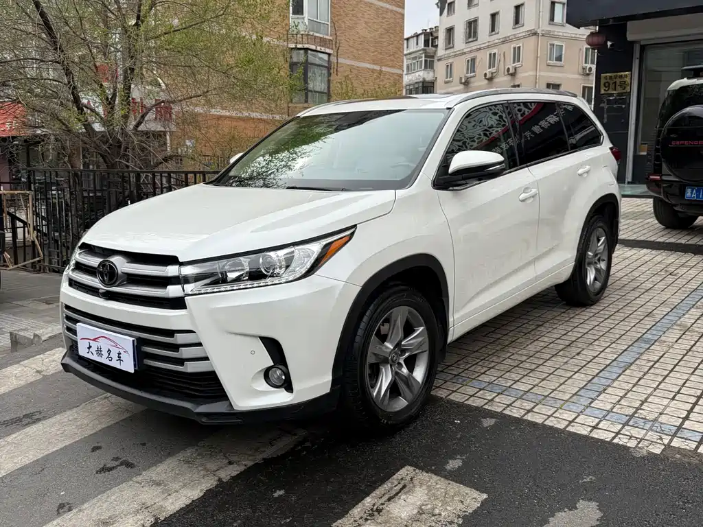 Toyota Highlander 2018 2.0T Luxury 7 мест V