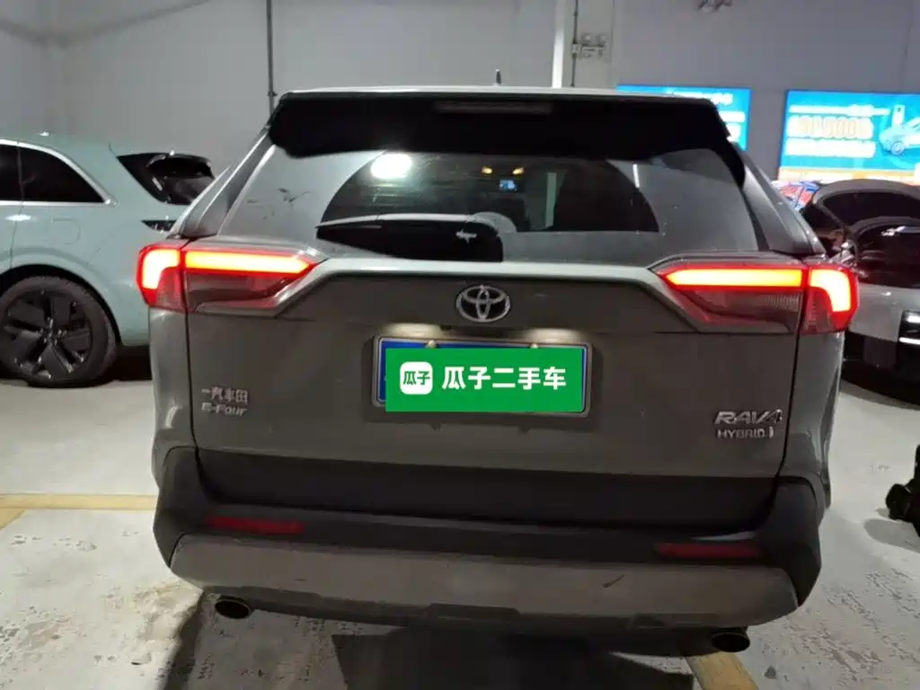 Toyota RAV4 — миниатюра 6