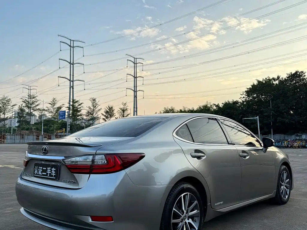 Lexus ES — миниатюра 11