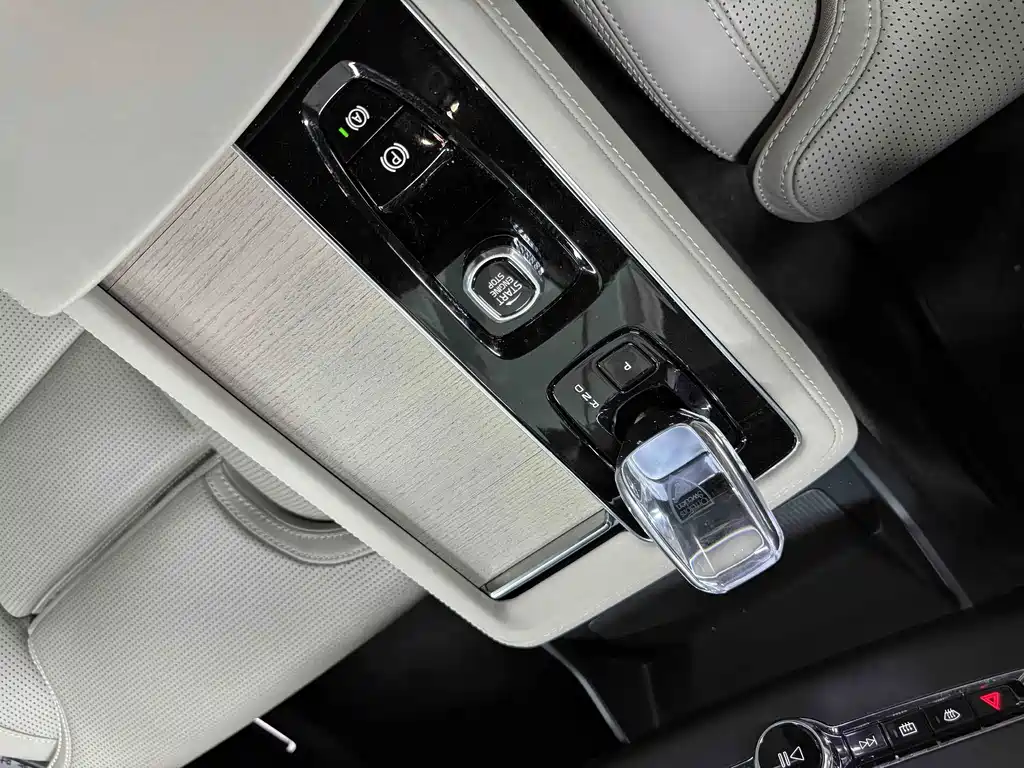 Volvo XC90 PHEV — миниатюра 14
