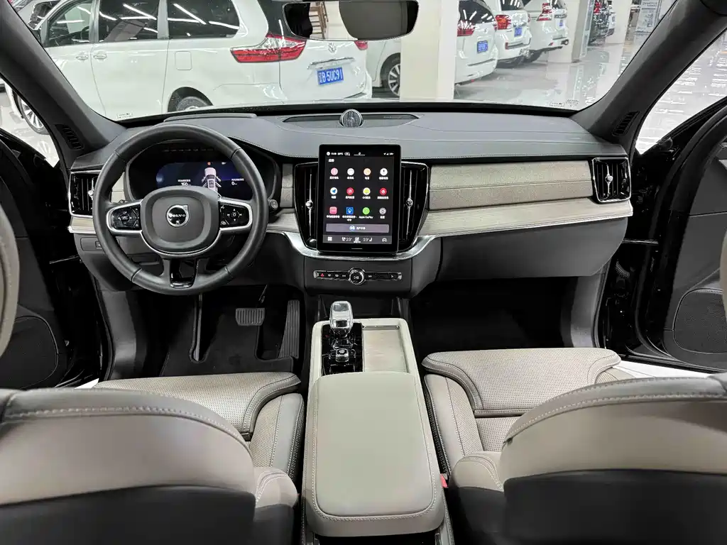 Volvo XC90 PHEV — миниатюра 9