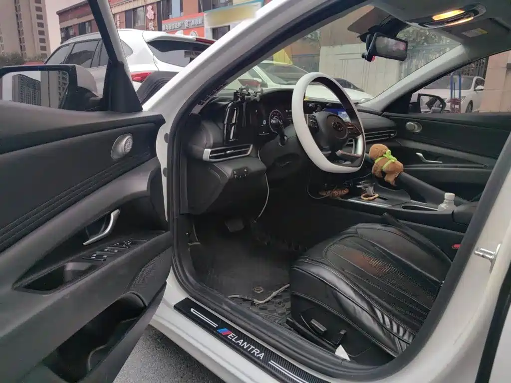 Hyundai Elantra — миниатюра 12