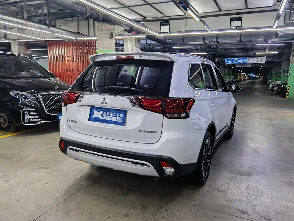 MITSUBISHI OUTLANDER