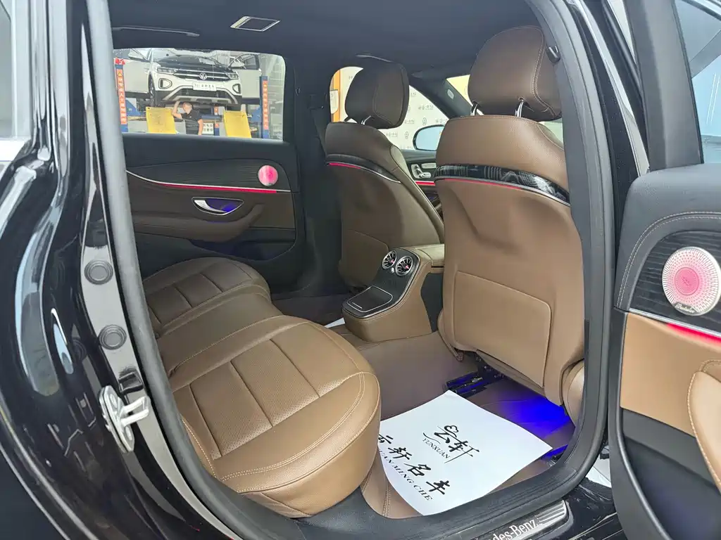 Mercedes-Benz E-Class — миниатюра 9