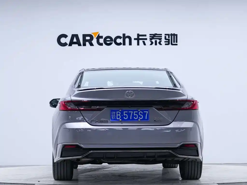 Toyota Camry — миниатюра 3