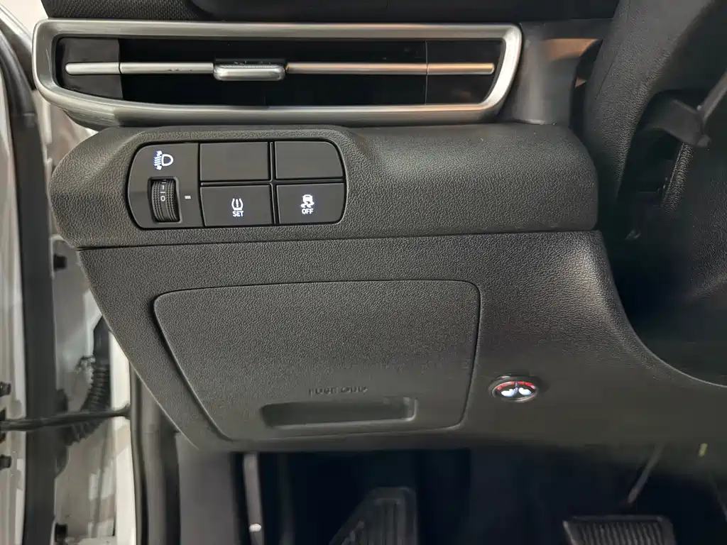 Hyundai Elantra — миниатюра 17