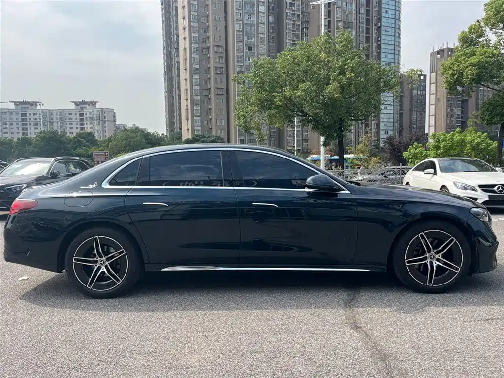 Mercedes-Benz E-Class — миниатюра 8