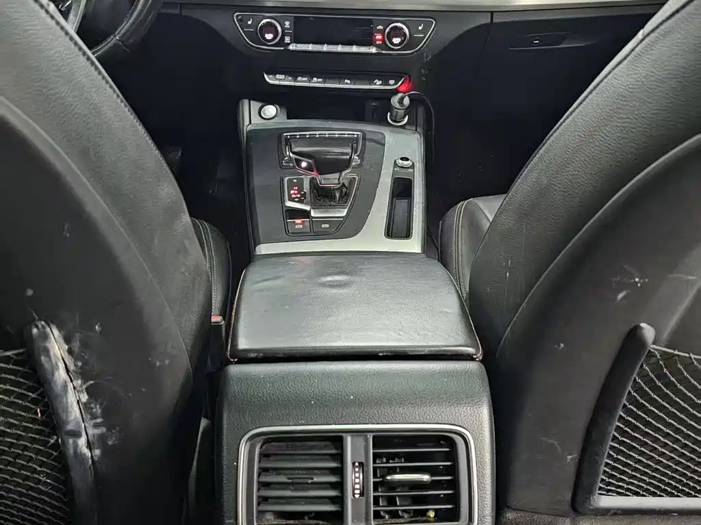 Audi Q5L 2018 40 TFSI Fashion V