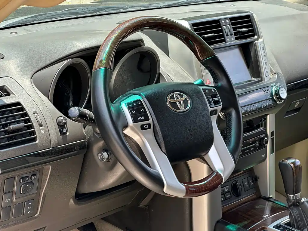 Toyota Land Cruiser Prado 2010 4.0L AT VX NAVI