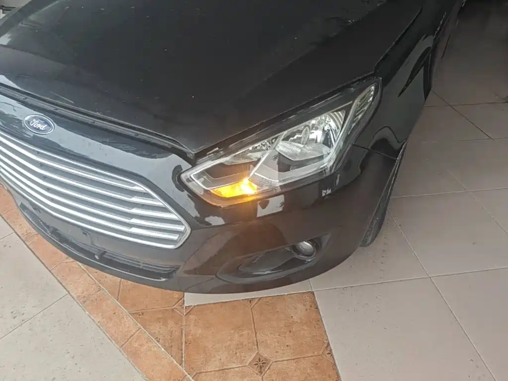 Ford Escort — миниатюра 24