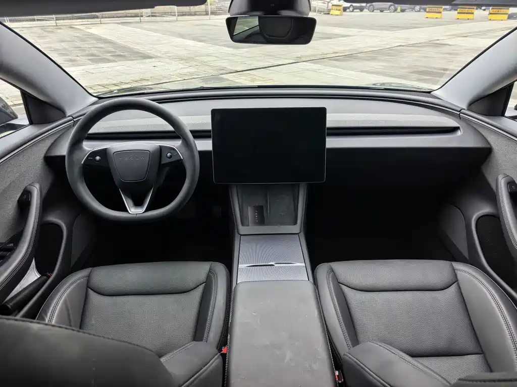Tesla Model 3 — миниатюра 10