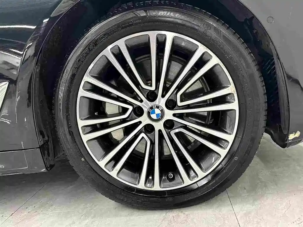 BMW 5 Series New Energy — миниатюра 16