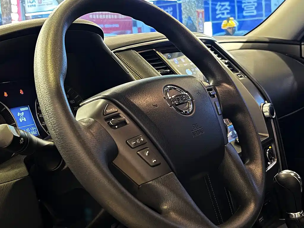Nissan Patrol — миниатюра 12