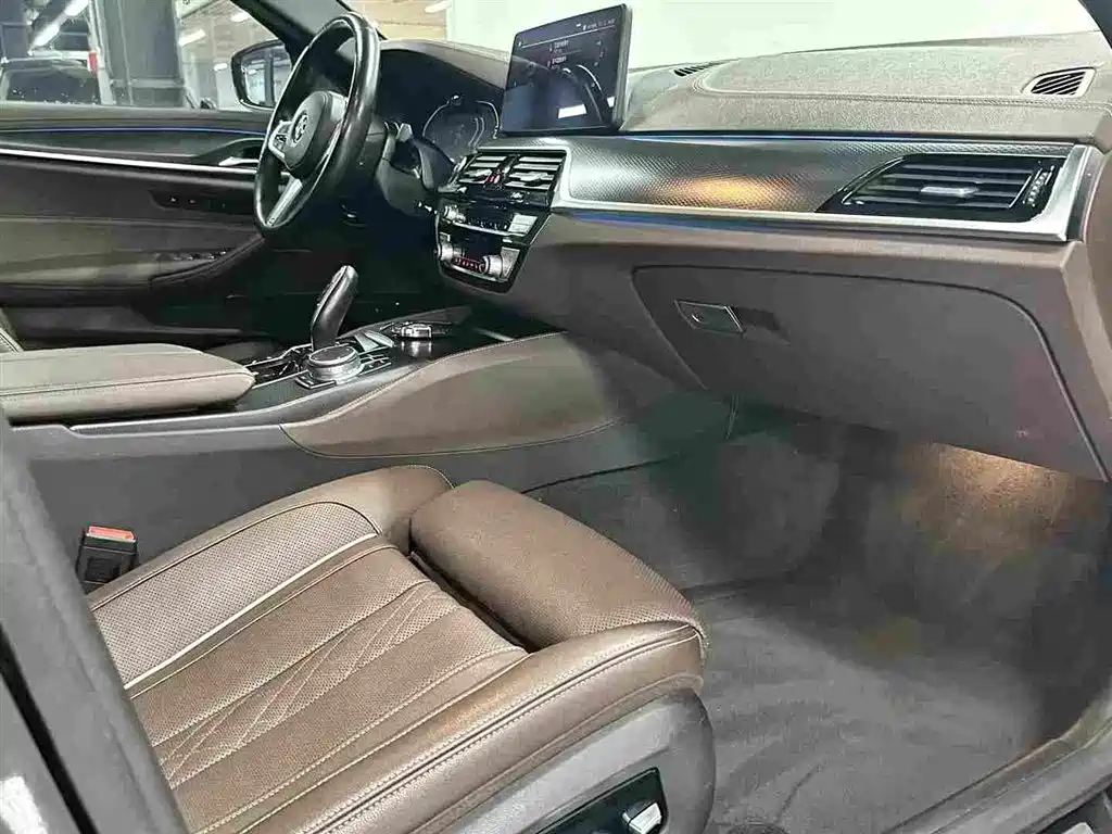 BMW 5 Series New Energy — миниатюра 13