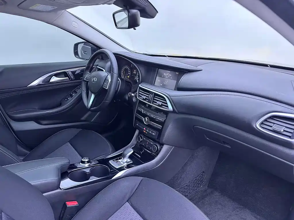 Infiniti QX30 — миниатюра 6