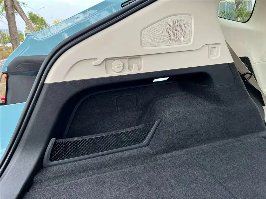 AITO WISDOM WORLD R7