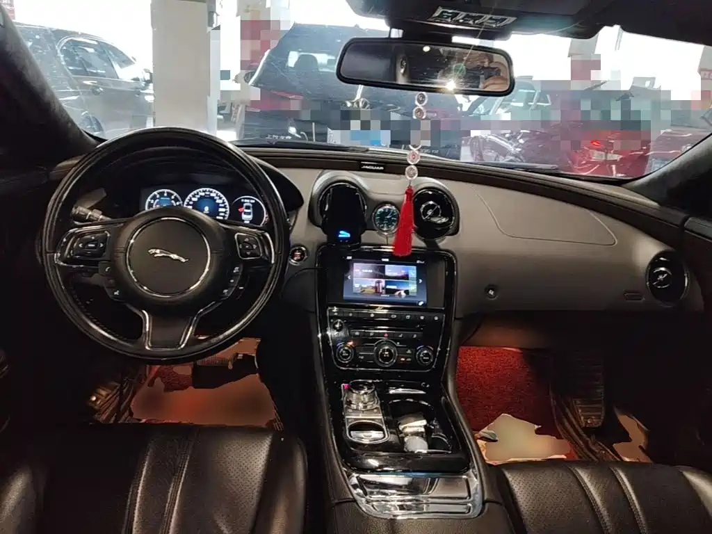 Jaguar XJ — миниатюра 10