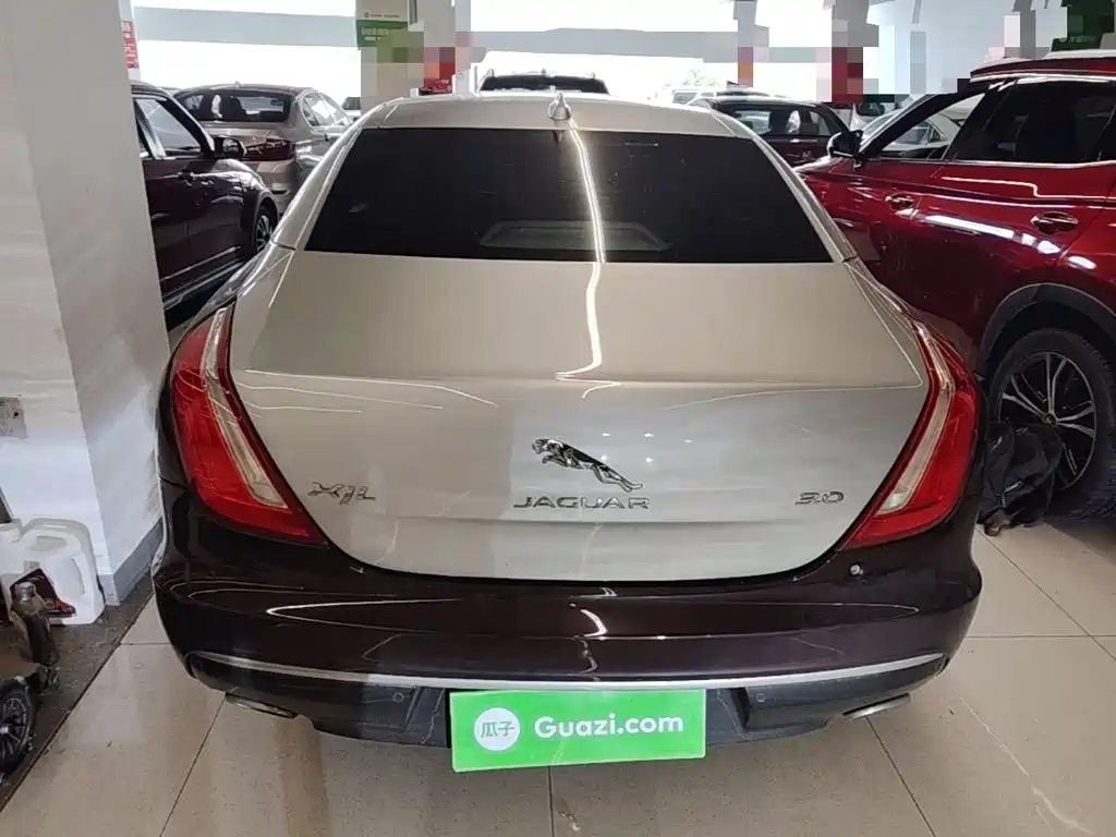 Jaguar XJ — миниатюра 6