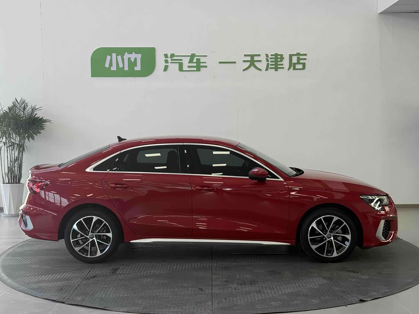 Audi A3 1.4 л 2022 г. красный/фиолетовый, пробег 44900 км