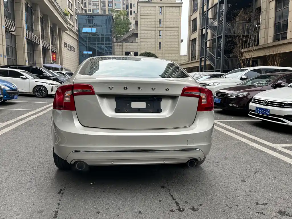 VOLVO S60