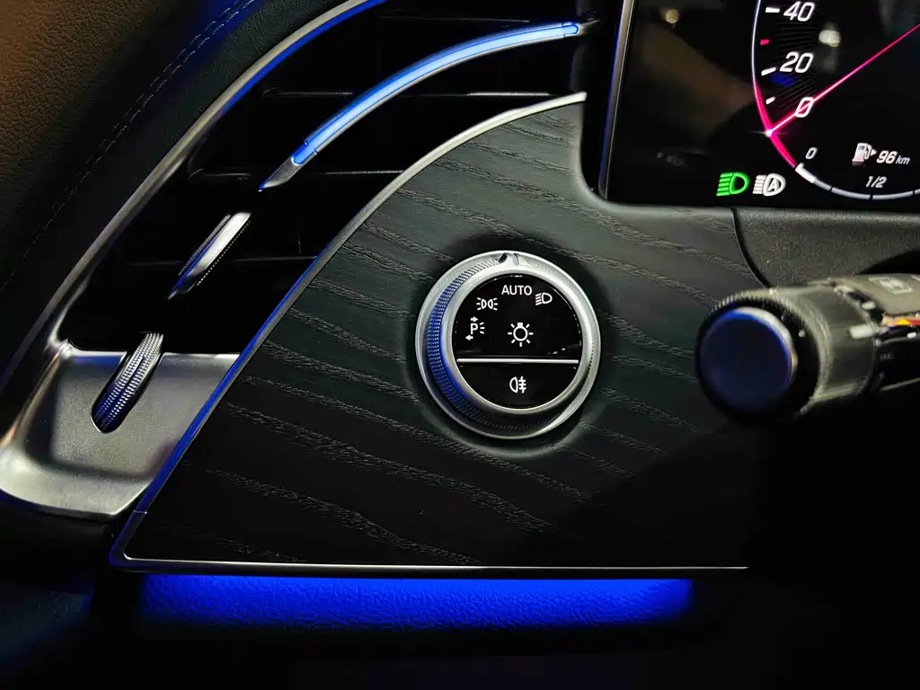 Mercedes-Benz E-Class — миниатюра 17