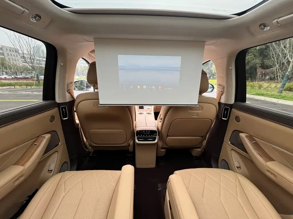 AITO ASK THE WORLD M8