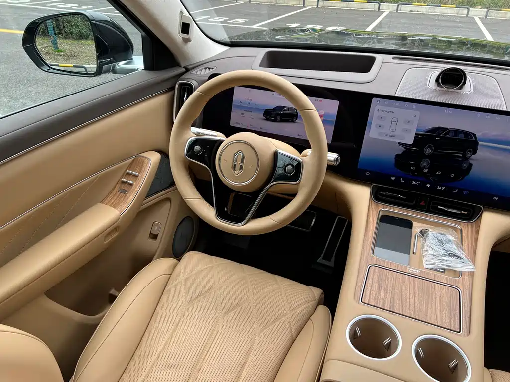 AITO ASK THE WORLD M8