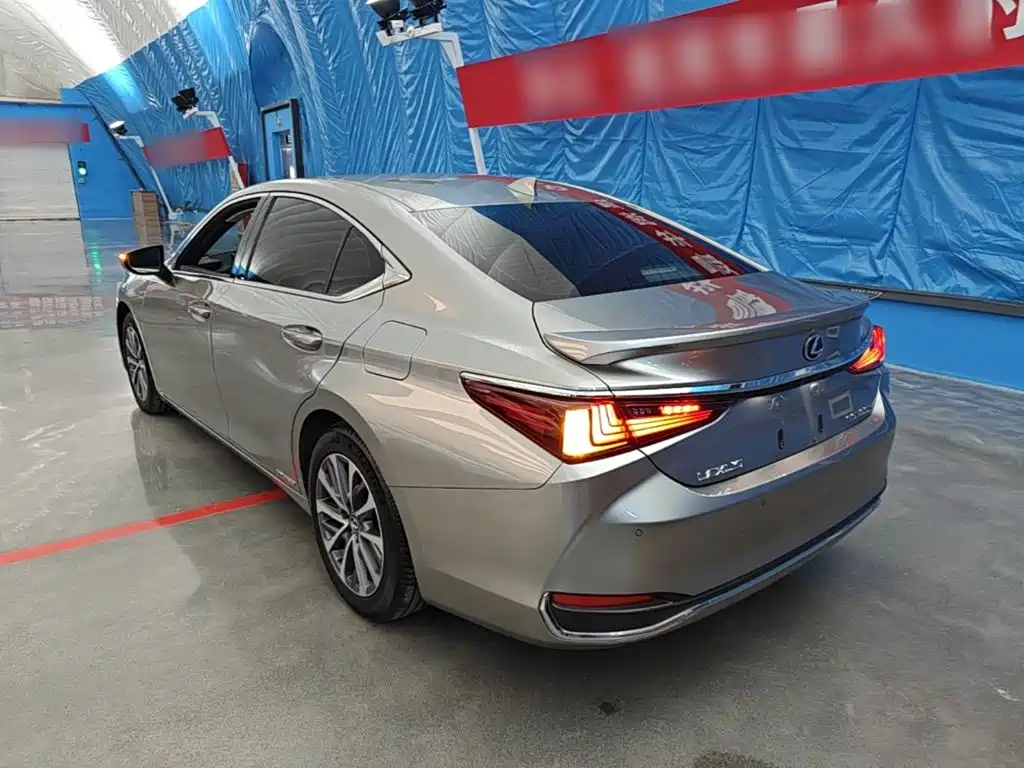 Lexus ES — миниатюра 5