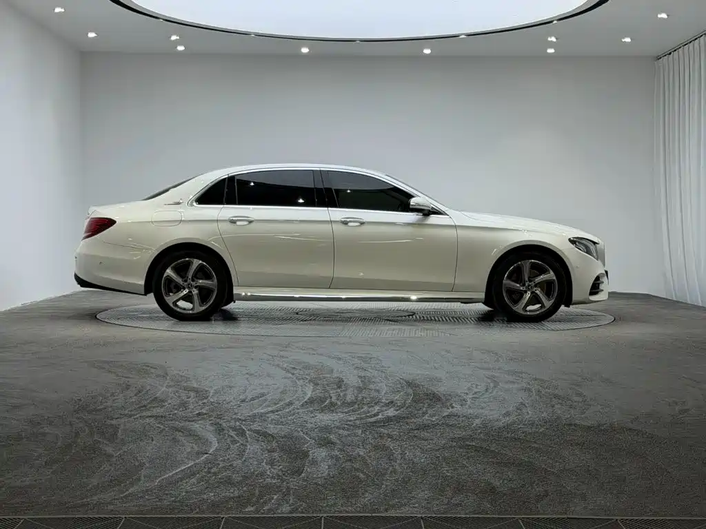 Mercedes-Benz E-Class — миниатюра 4